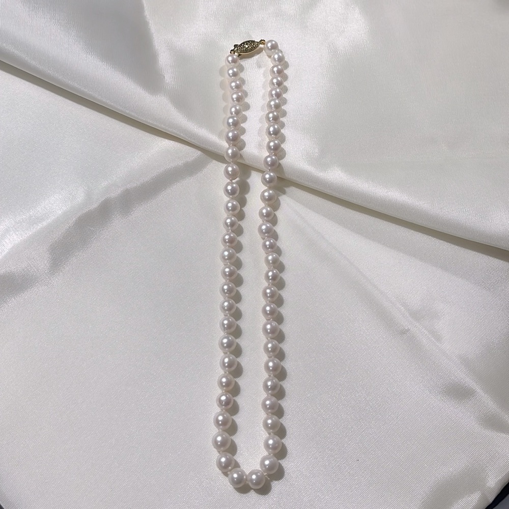 pearl necklace